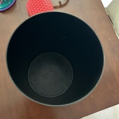 ゴミ箱（欠けあり）の画像