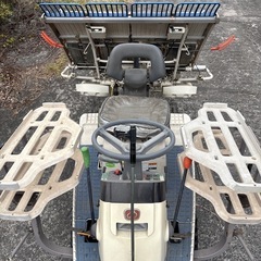 4条田植え機　ヰセキの画像
