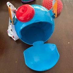 ドラえもんのおもちゃ入れの画像