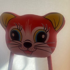 赤い子猫チェアの画像