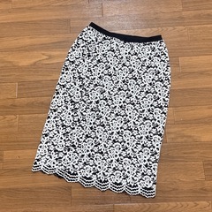 ⑧セットアップ★ タイトスカート&ベージュトップス　S-Mの画像