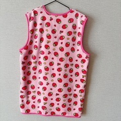 🍓イチゴ柄のふわふわスリーパー&🧣キッズマフラー&手袋×2美品‼の画像