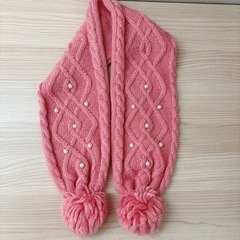 🍓イチゴ柄のふわふわスリーパー&🧣キッズマフラー&手袋×2美品‼の画像