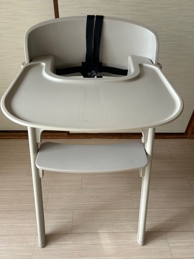 ９枚目に傷ありのため値下げ【美品】NOVUS ベビーハイチェア NOVUS ベビーハイチェア - 株式会社ヤトミ