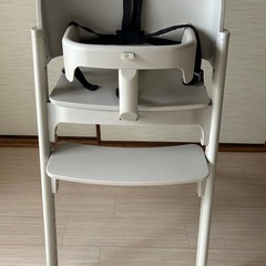 NOVUS ベビーハイチェア　やや傷ありの画像