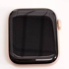 Apple Watch Series 4/GPS+セルラー/40mm/A2007/ゴールド〈MTVG2J/A〉 (1)の画像
