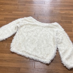 ホワイト　もこもこふわふわ　トップス　Mの画像