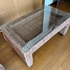 藤テーブル　椅子2脚の画像