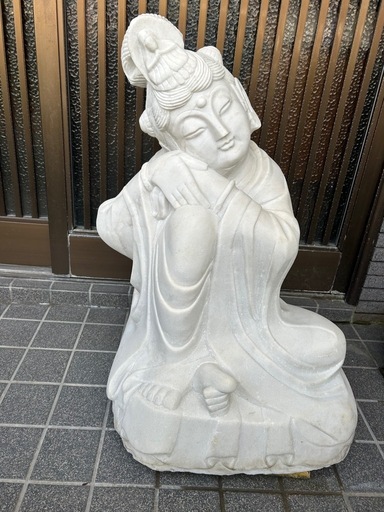 白大理石の彫刻