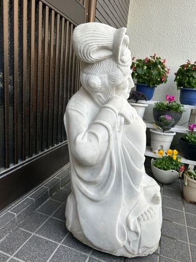 白大理石の彫刻