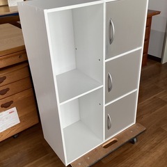 扉付きカラーボックス【町田市再生家具】　252503の画像