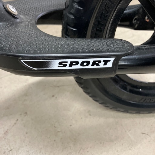 W2512-008 ストライダー日本正規品　スポーツモデル12インチ　中古美品