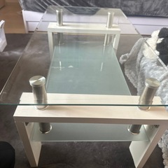ガラステーブルの画像