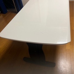 ダイニングテーブルの画像