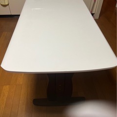 ダイニングテーブルの画像