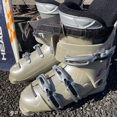 男性用スキー板、ブーツ、ストック３点セットの画像
