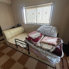 ベッドフレームとマットレスセットの画像