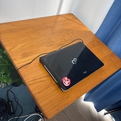 アンティーク風テーブルの画像