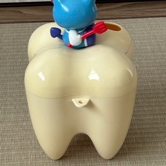 キティちゃんの歯ブラシ入れの画像