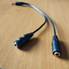 イヤフォンを２つ使えるイヤフォンコードの画像