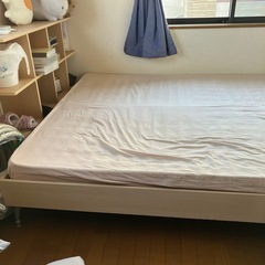 クイーンサイズベッド木枠
の画像
