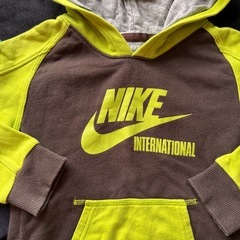 NIKE 120〜140cm フーディパーカー　緑の画像