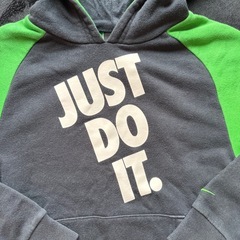 NIKE 120〜140cm フーディパーカー　緑の画像