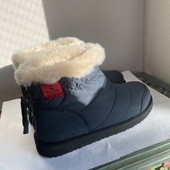 女性•子供用ウインターブーツ(一度のみ着用)の画像