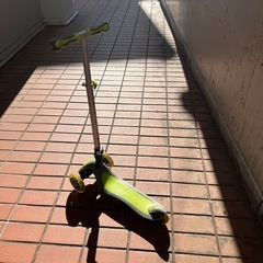 GLOBBER 子供用キックボード グリーンの画像