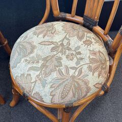 店頭引き渡し 中古 藤 ラタン ダイニングチェア ２脚セット イス クッション付き レトロ 家具の画像