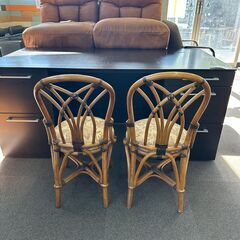 店頭引き渡し 中古 藤 ラタン ダイニングチェア ２脚セット イス クッション付き レトロ 家具の画像