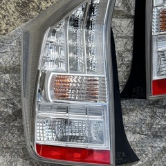 30プリウス 前期 テールレンズの画像