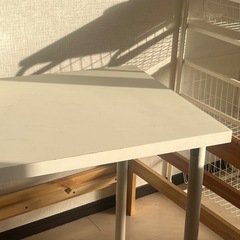 IKEAのシングルデスクの画像