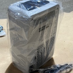 未使用品　セラミックファンヒーター　２０２１年製　ネイビー／ホワイト　山善　コンパクトサイズ　転倒自動ＯＦＦ　ＤＭＦ－Ａ０６７の画像