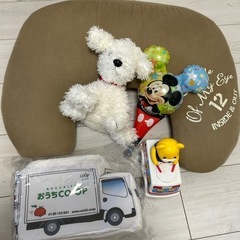 授乳クッションとおもちゃとポーチセットの画像