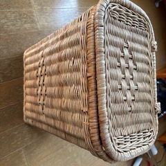 ラタンバスケット 蓋付きの画像