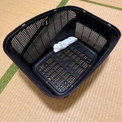 自転車の後ろのカゴの画像