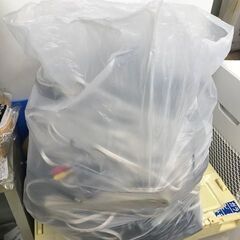 HDMIケーブル、アダプター、コンセント、配線コード等多数の画像