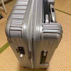 スーツケースの画像