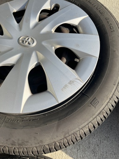 15インチ スチールホイール＋タイヤ4本／175/65R15／トヨタ純正ホイールキャップ付