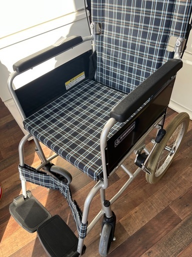 美品】軽量アルミ製 介助用車椅子 カワムラサイクル製 ノーパンクタイヤ
