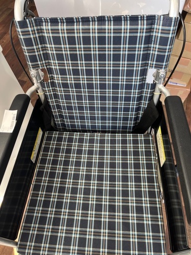 美品！カワムラ ノーパンクタイヤ 軽量 介助式 車椅子 美品】軽量アルミ製 介助用車椅子 カワムラサイクル製 ノーパンクタイヤ