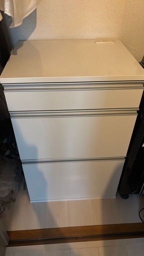 美品 3段キッチンボード 食器棚 キャビネット ホワイト【練馬区引取限定】 美品 3段キッチンボード 食器棚 キャビネット ホワイト&シルバー
