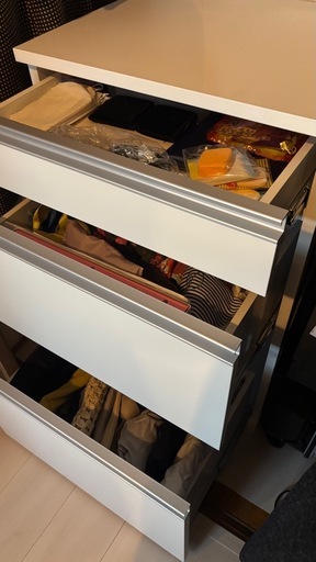 美品 3段キッチンボード 食器棚 キャビネット ホワイト&シルバー