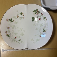 ウェッジウッドなどお皿5点まとめ売りの画像