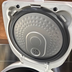超美品東芝炊飯器2024年製　RC-10HWの画像
