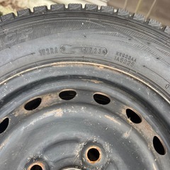 ダンロップ　ウインターマックス　145/80-12 2023年製　ほぼ新品です　ホンダ用球面ナット用ホイールですの画像