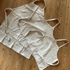 ⭕️女の子用リネン混エプロン★たぶん120cm用？の画像