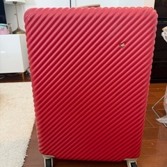 スーツケース 赤の画像