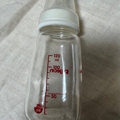 12月23日まで！！【Pigeon】哺乳瓶4本（キャップ・乳首付き）&乳首洗浄ブラシの画像